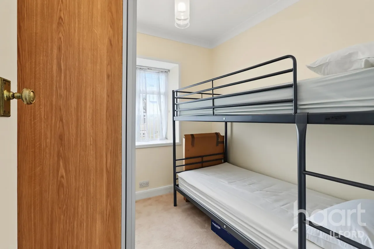 Rochester Gardens, Ilford, IG1, photo 18
