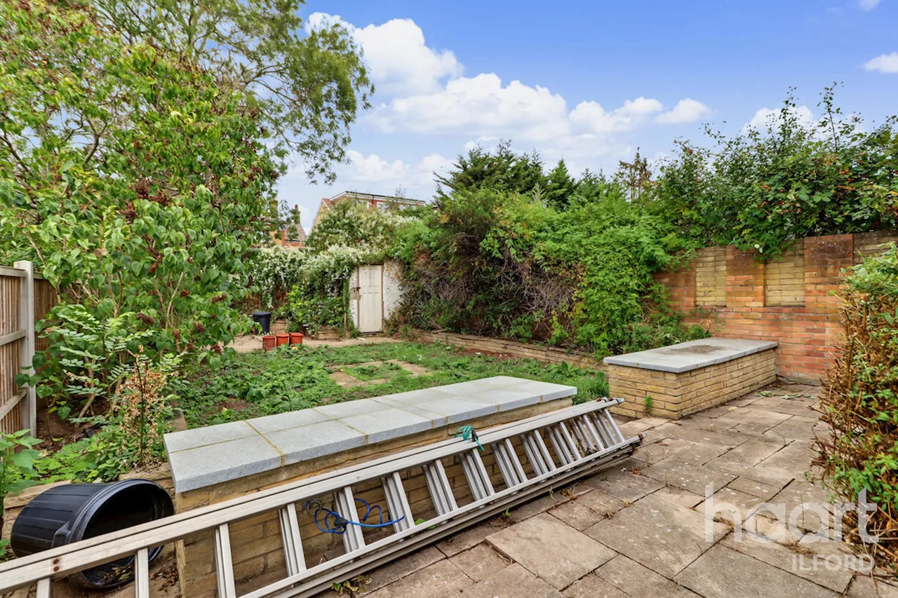 Rochester Gardens, Ilford, IG1, photo 27