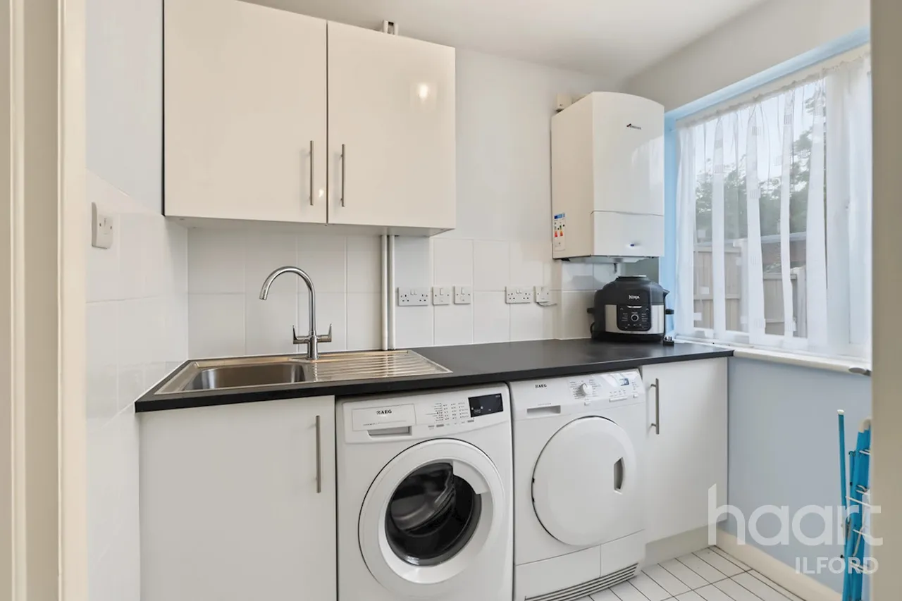 Rochester Gardens, Ilford, IG1, photo 11