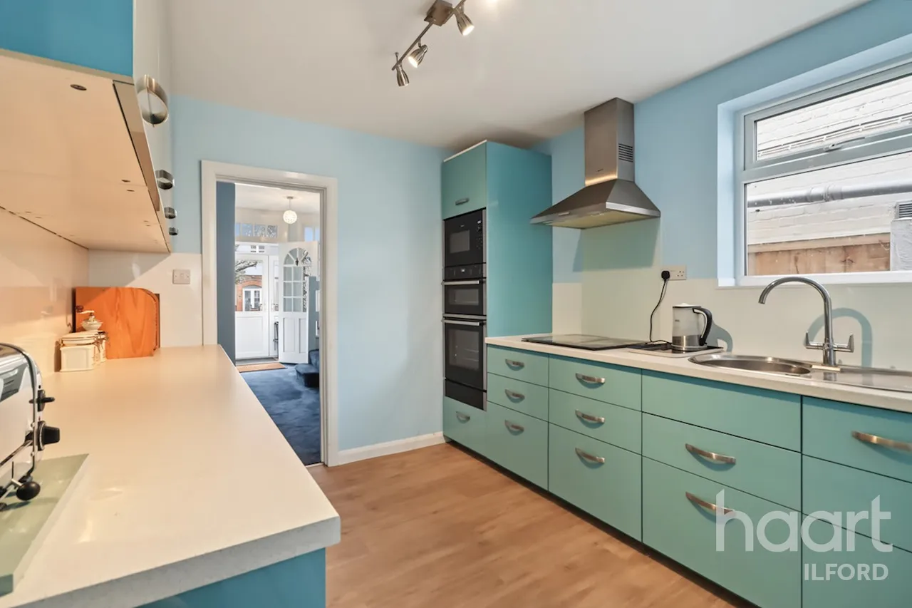 Rochester Gardens, Ilford, IG1, photo 10
