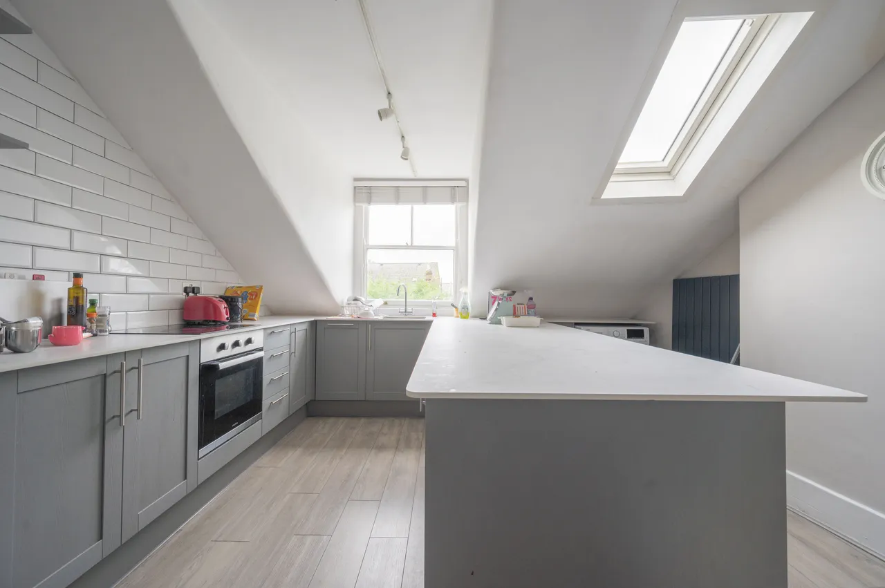 Top Floor, 2 Veronica Road, London, photo 3