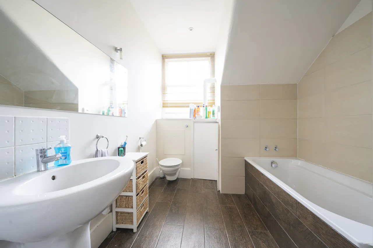 Top Floor, 2 Veronica Road, London, photo 6