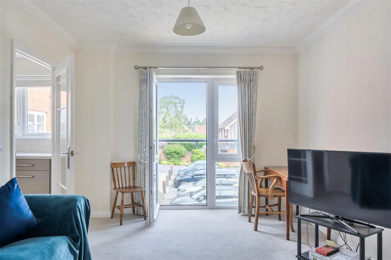 North Close, Lymington, SO41, photo 3