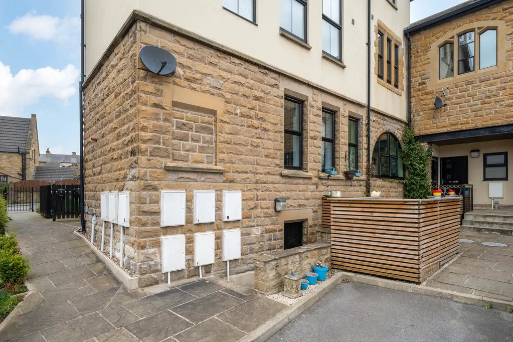 Kirkgate Birstall, Batley WF17 9HE, photo 15
