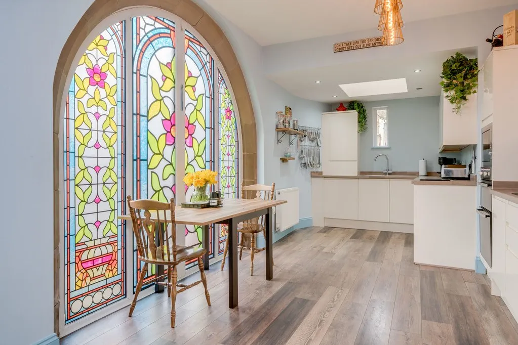 3 bed flat for sale — Kirkgate Birstall, Batley WF17 9HE
