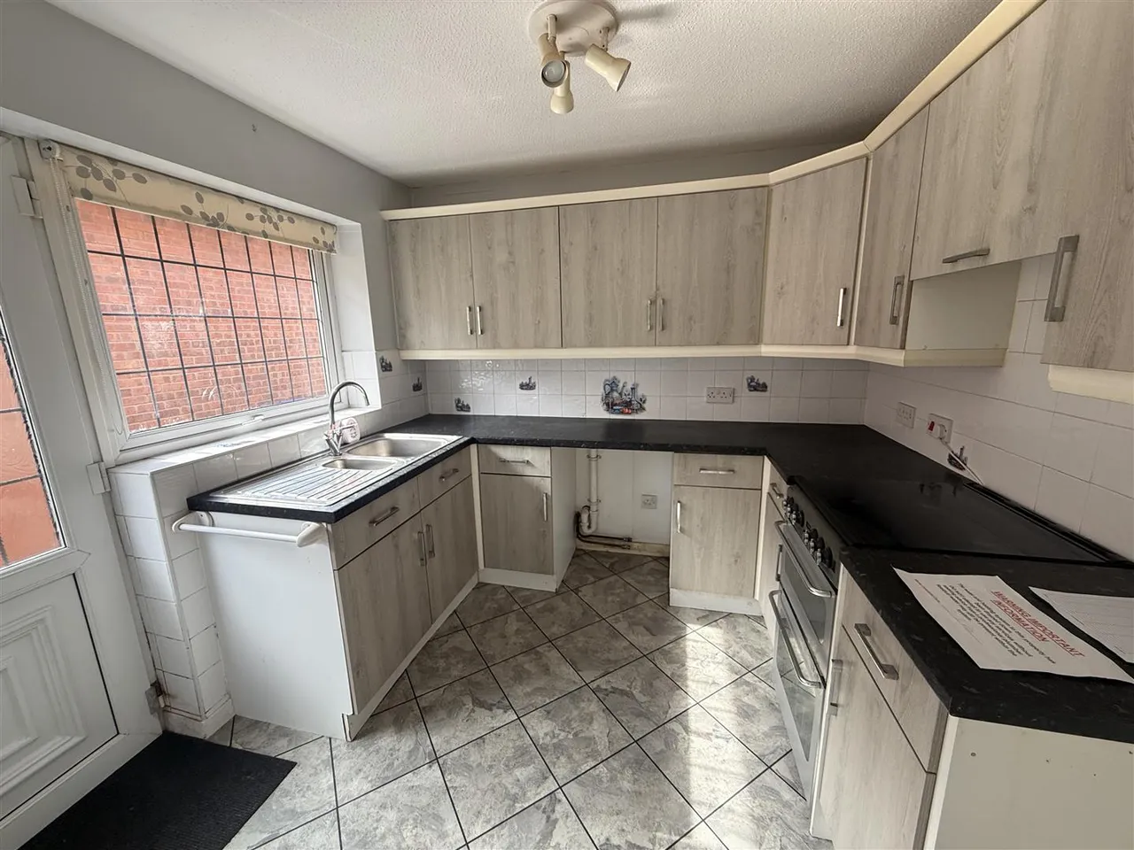 Chatsworth Drive, Tutbury, DE13, photo 3