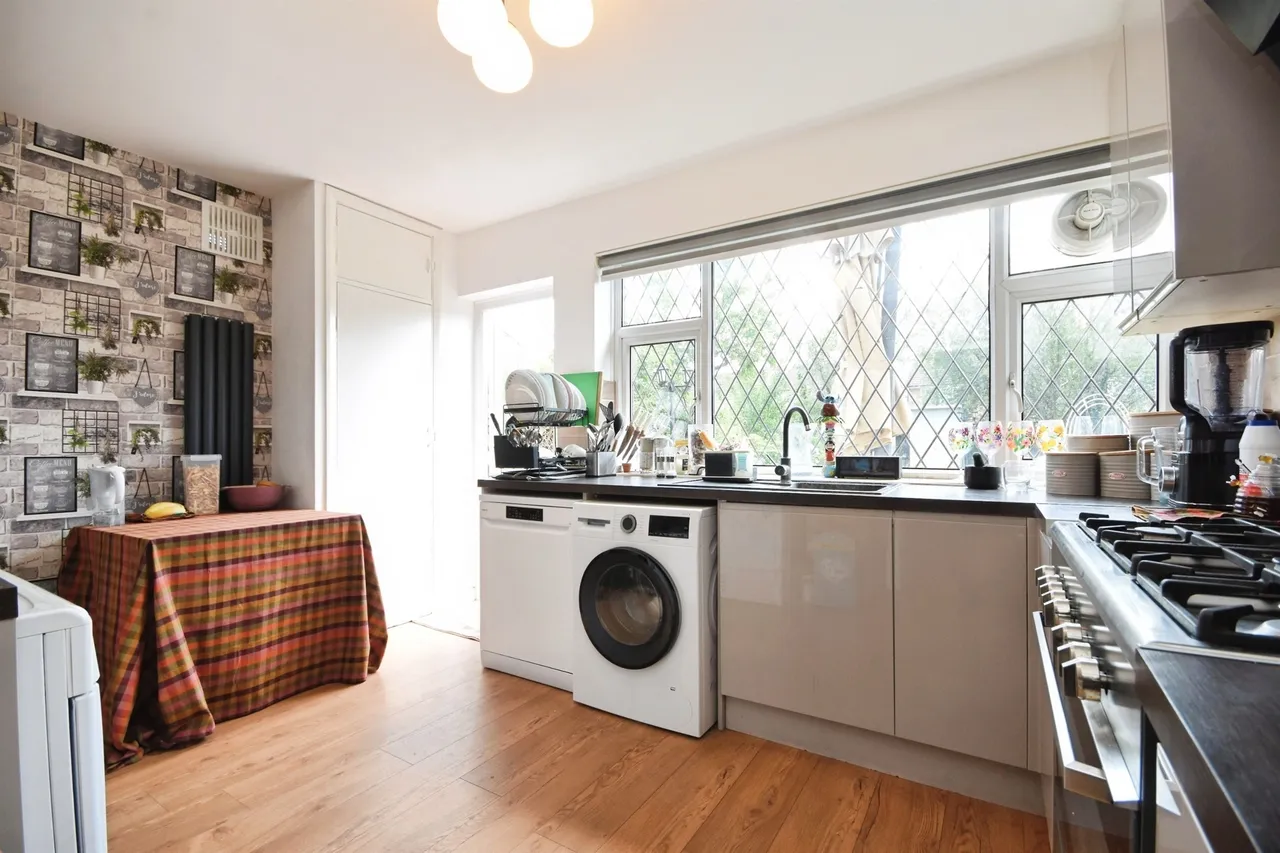 Millbrook Gardens, Gidea Park, RM2, photo 7