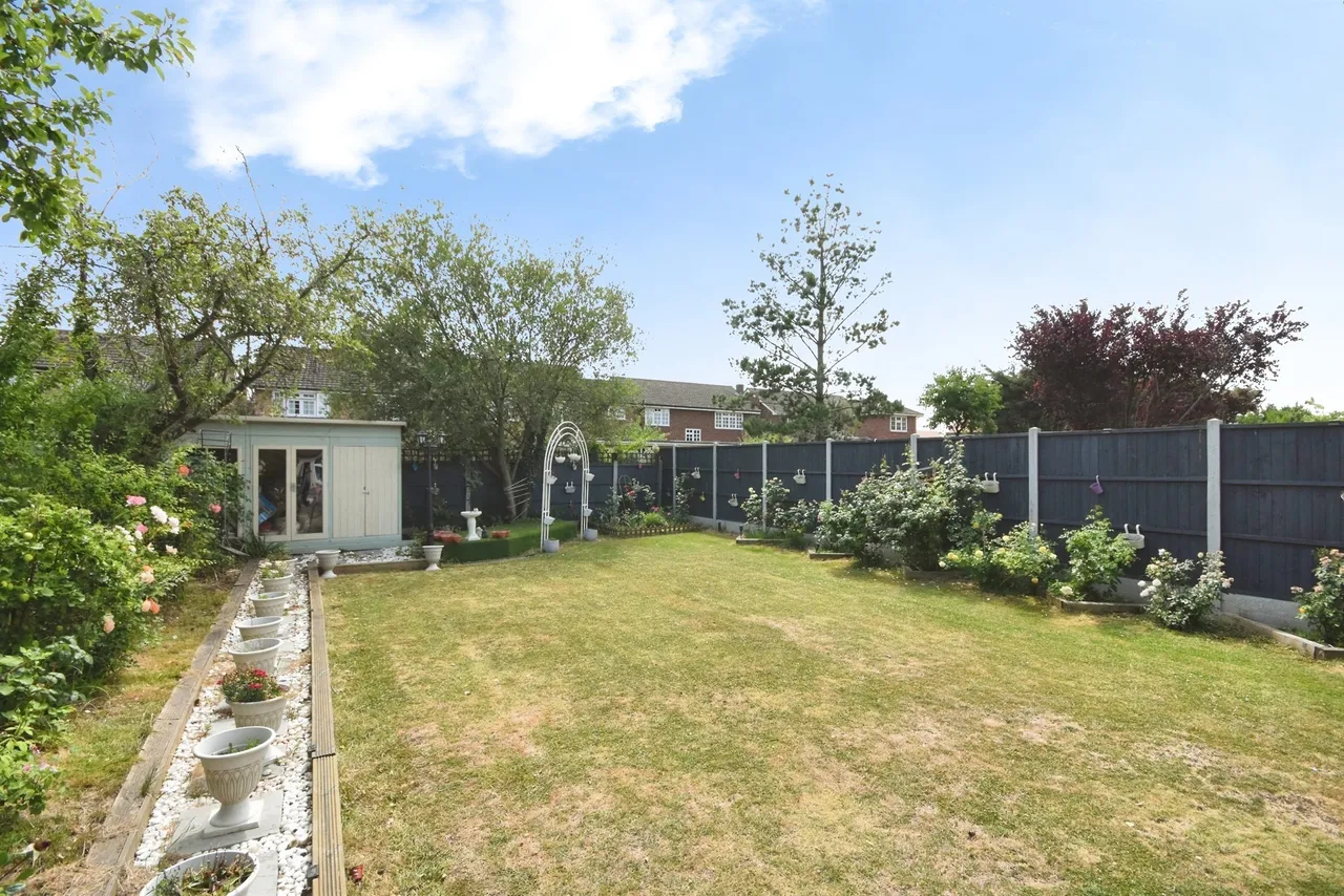 Millbrook Gardens, Gidea Park, RM2, photo 2
