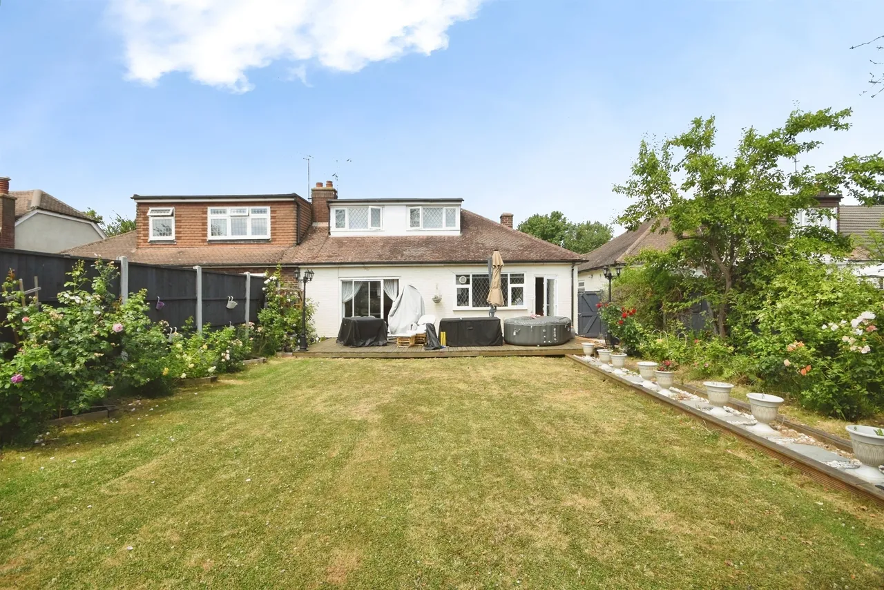 Millbrook Gardens, Gidea Park, RM2, photo 3