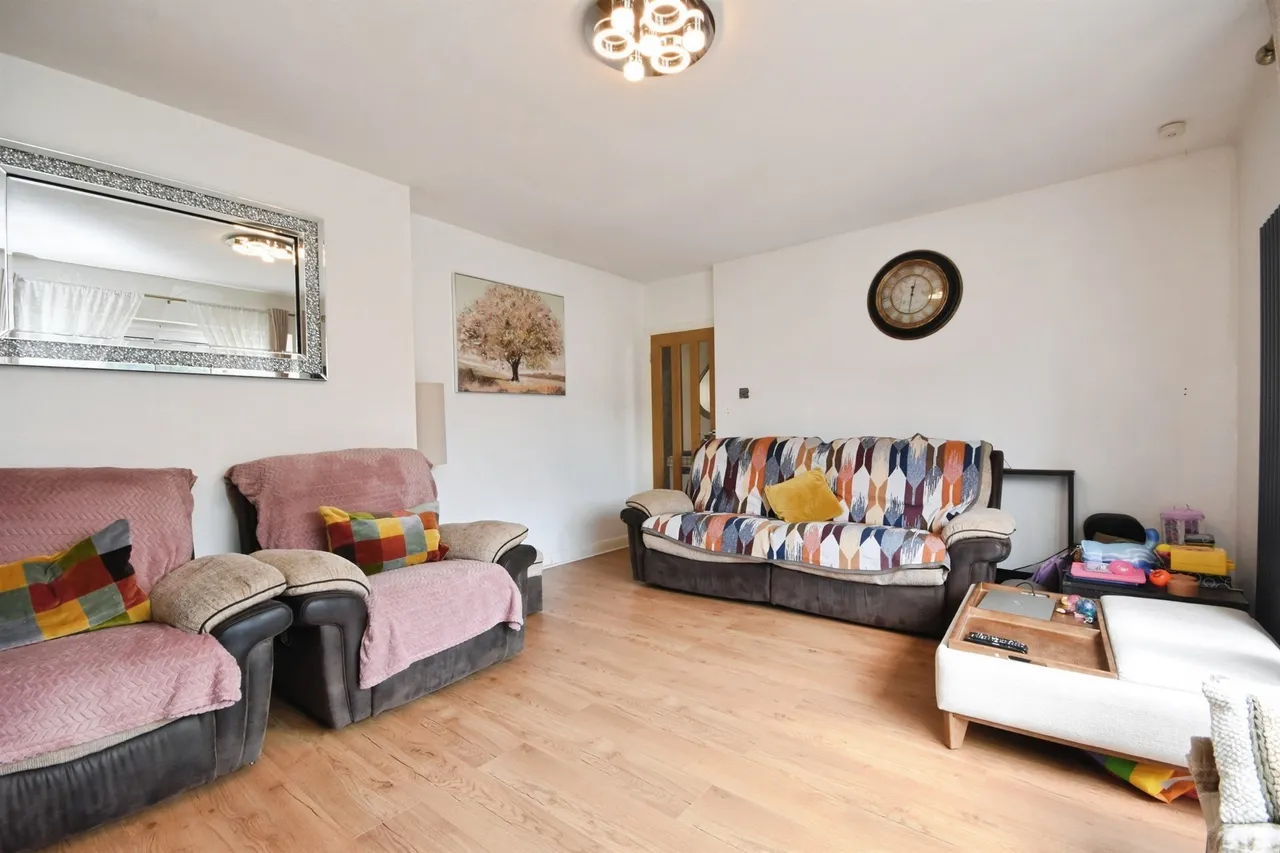 Millbrook Gardens, Gidea Park, RM2, photo 5