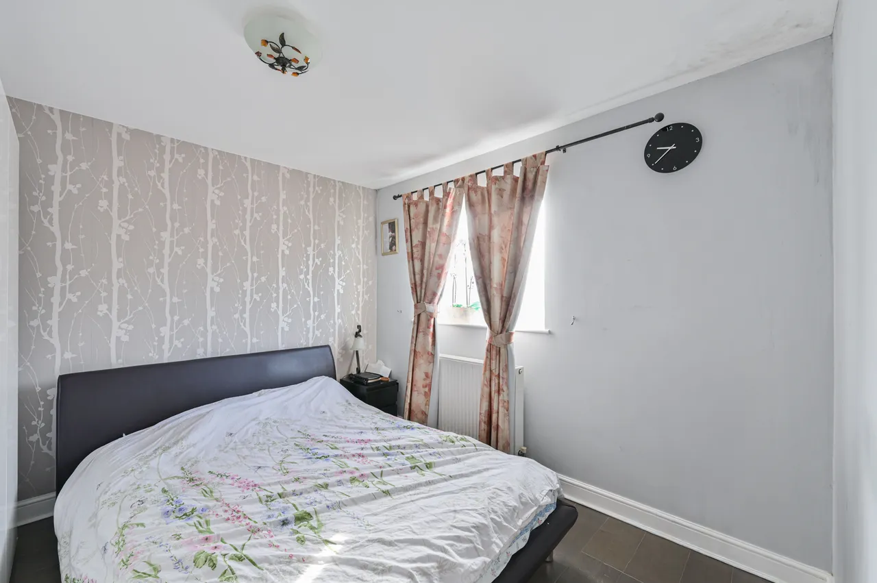Mitcham, CR4, photo 7