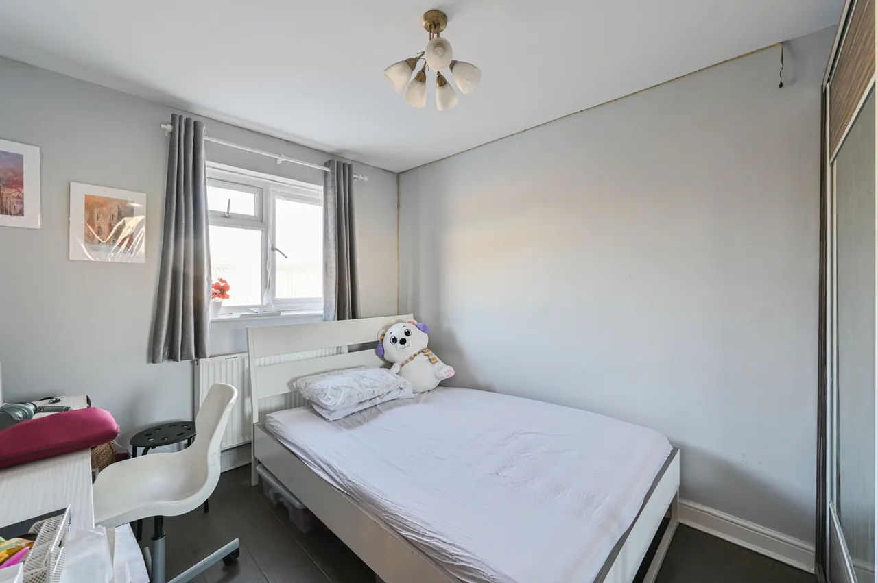 Mitcham, CR4, photo 8