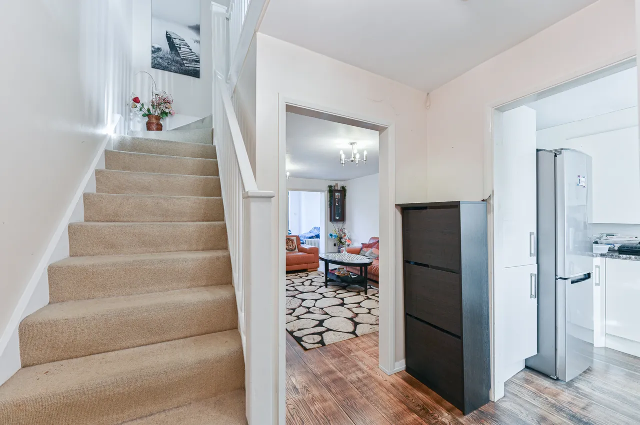 Mitcham, CR4, photo 6