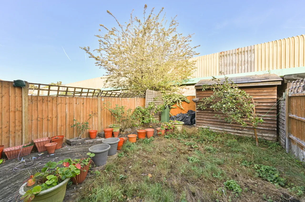 Mitcham, CR4, photo 11