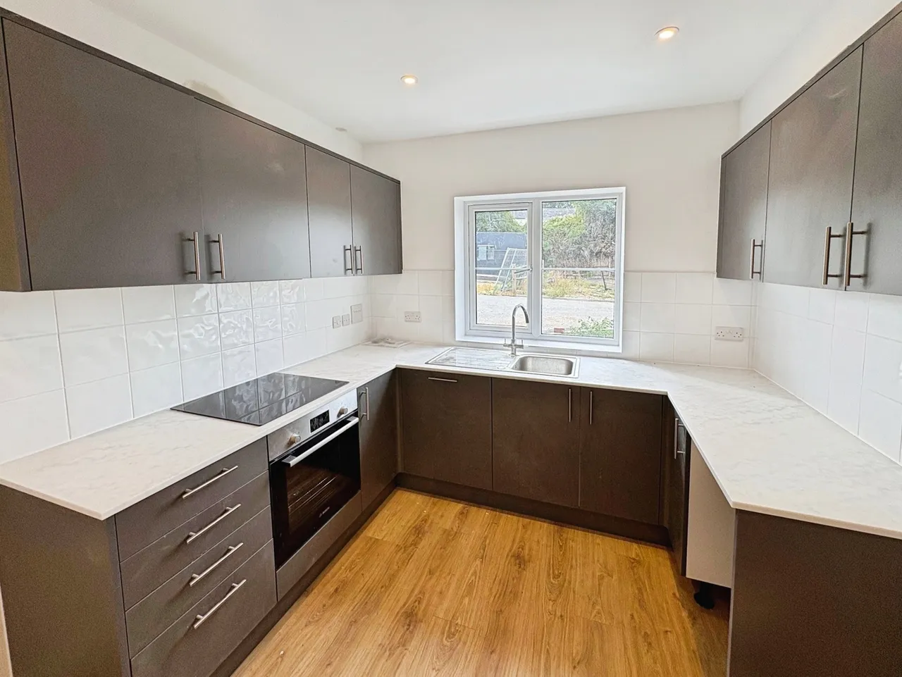 Turnpike Close, Runfold, Farnham, Hampshire, GU10 1FX, photo 6