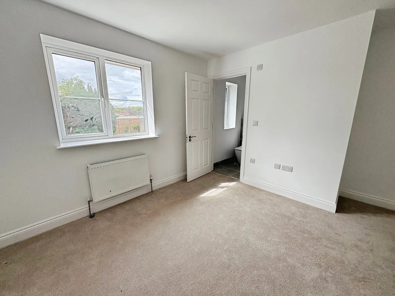 Turnpike Close, Runfold, Farnham, Hampshire, GU10 1FX, photo 12