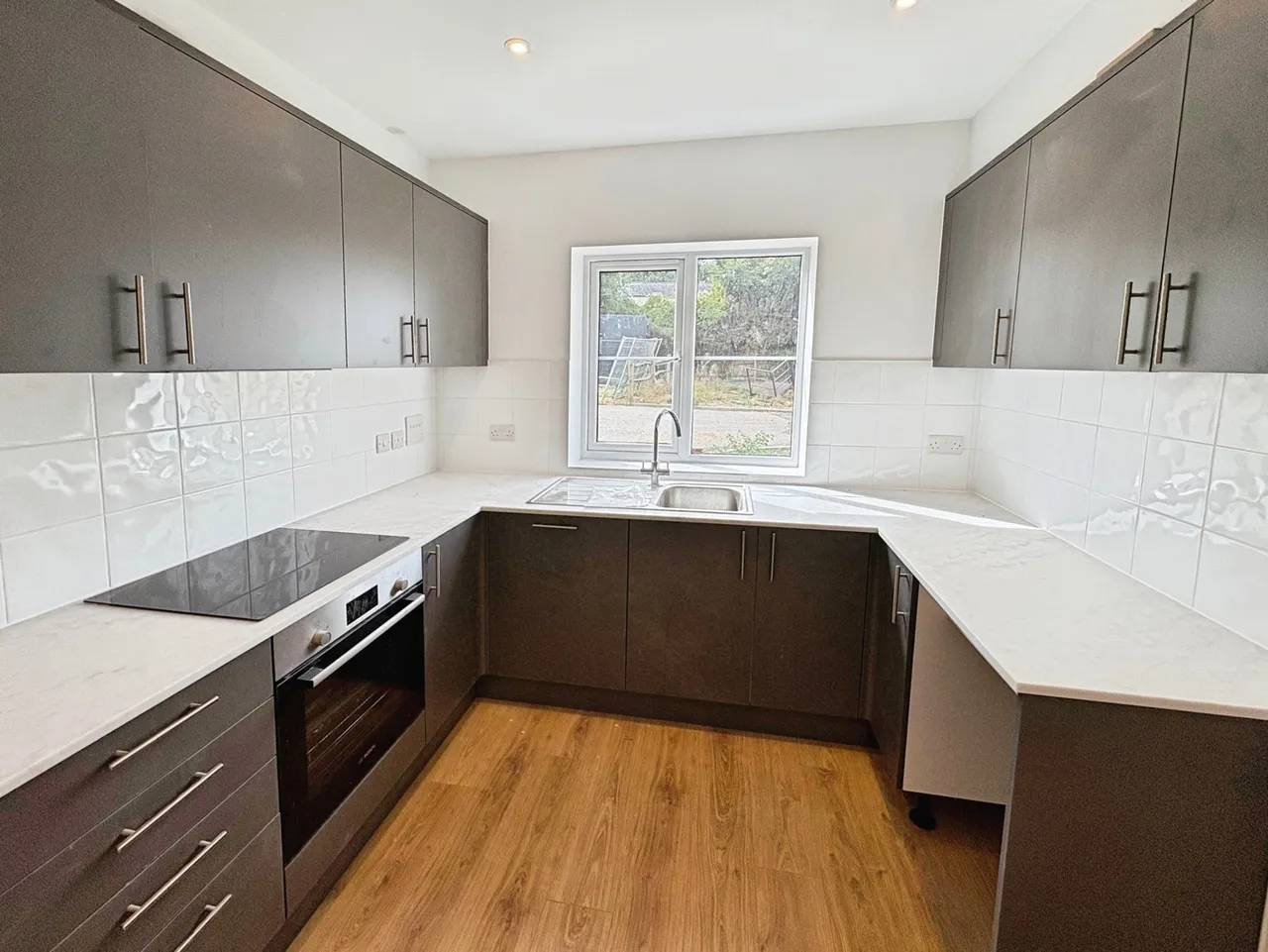 Turnpike Close, Runfold, Farnham, Hampshire, GU10 1FX, photo 2