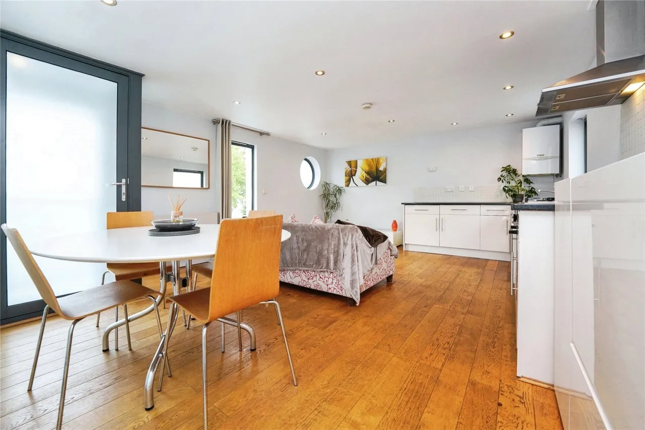 Pittville Mews, Cheltenham, GL52, photo 3
