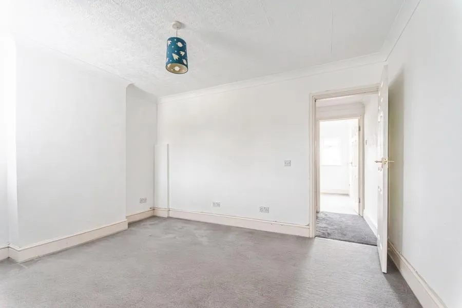 West End Road, Swindon, SN3, photo 12