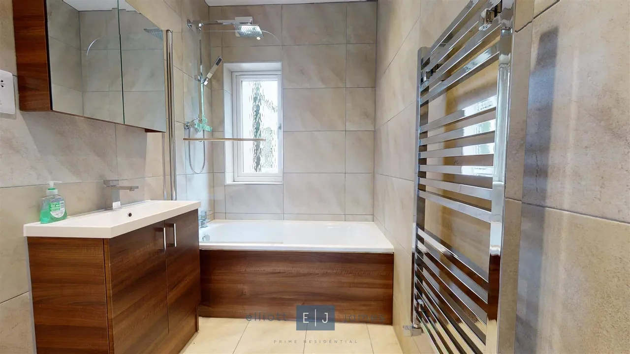 Albion Hill, Loughton, photo 5