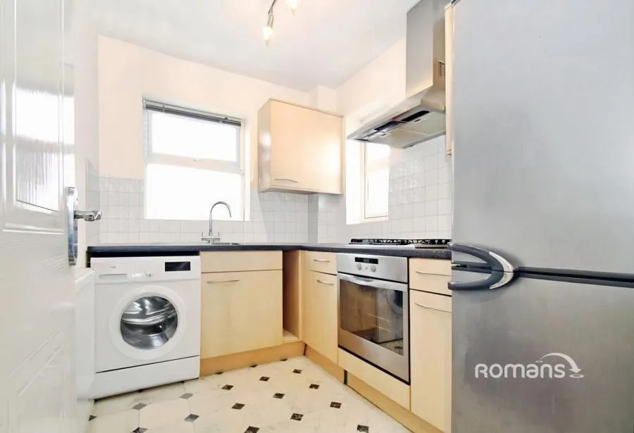 Morton Close, Uxbridge, UB8, photo 3