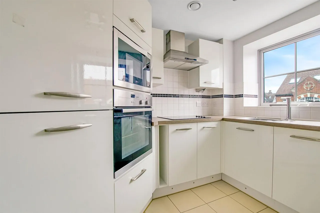 Kingston Road, Raynes Park, SW20, photo 14