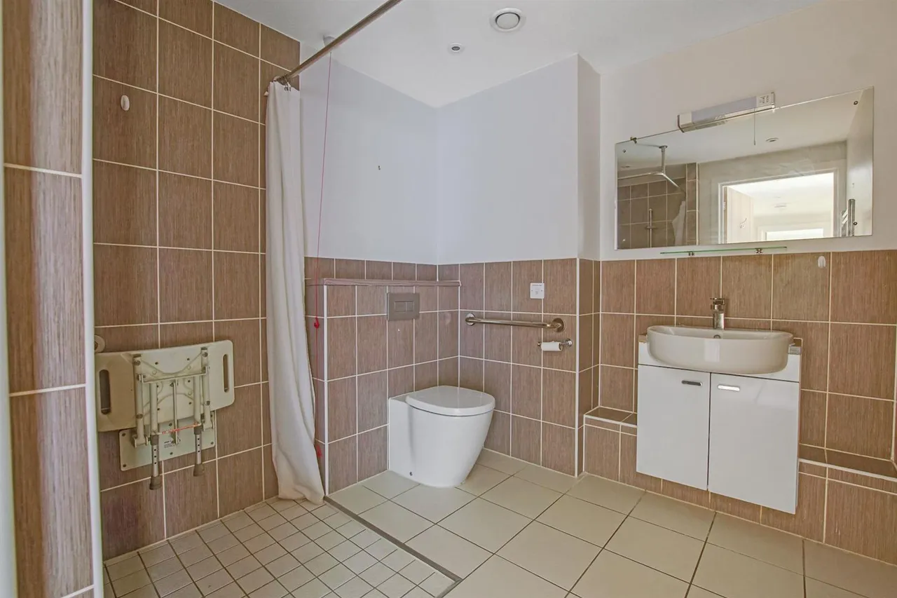 Kingston Road, Raynes Park, SW20, photo 7