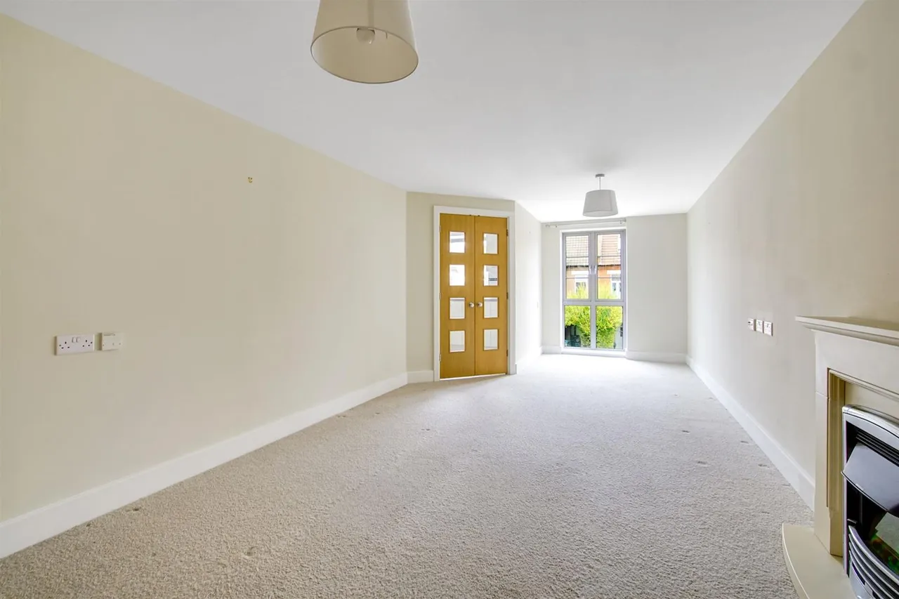 2 bed flat for sale, Kingston Road, Raynes Park, SW20