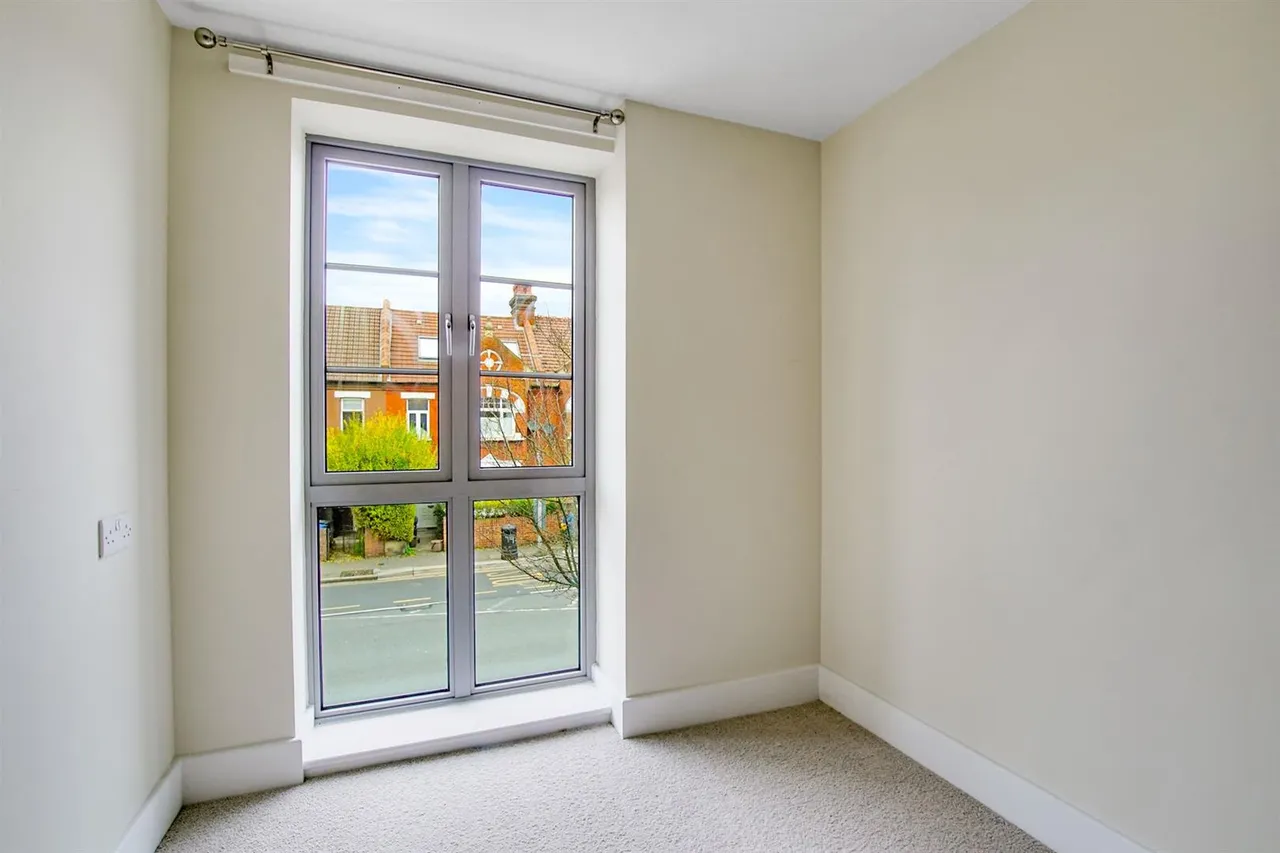 Kingston Road, Raynes Park, SW20, photo 8