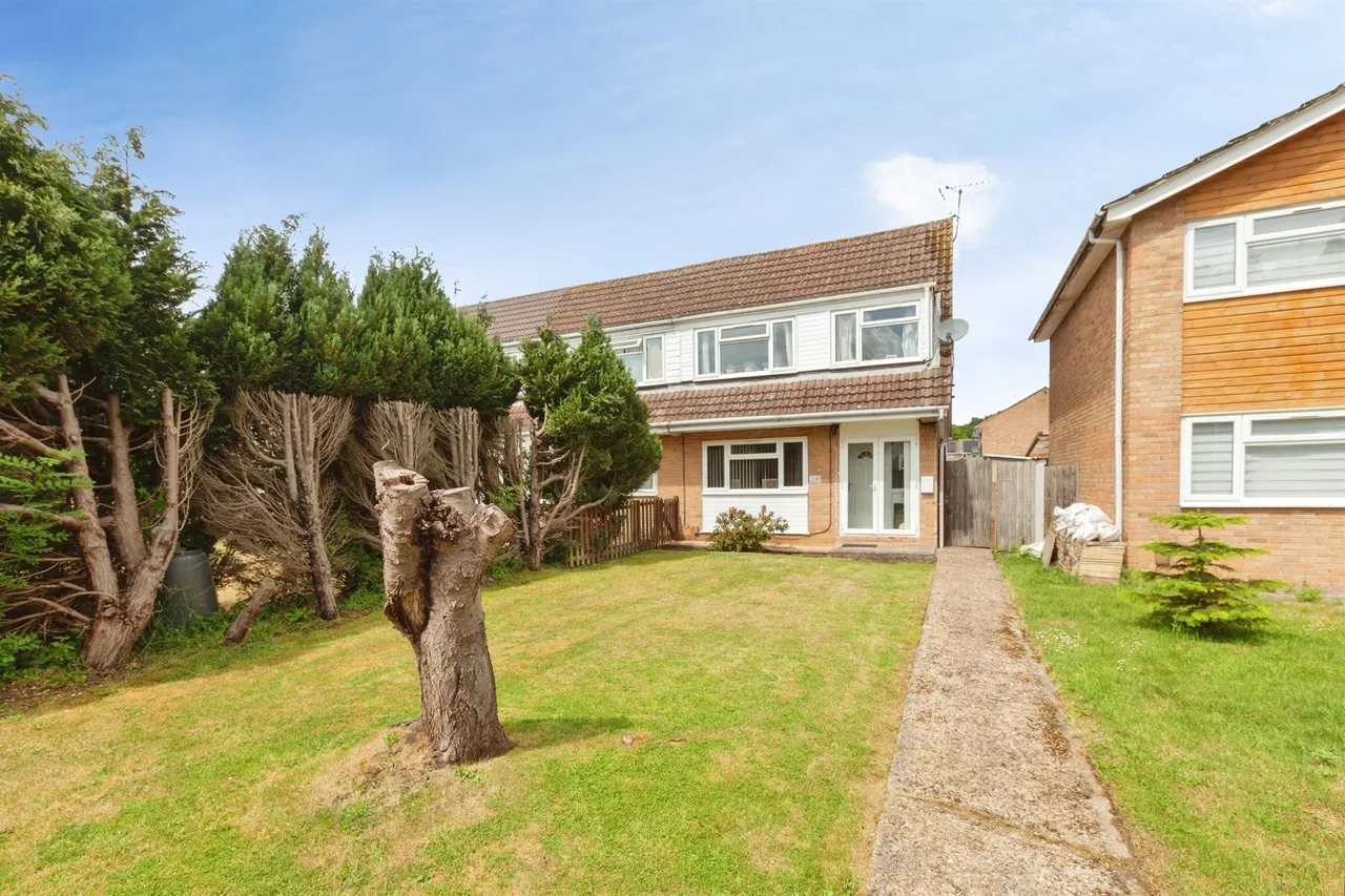 3 bed house for sale — Beaumont Walk, Leicester
