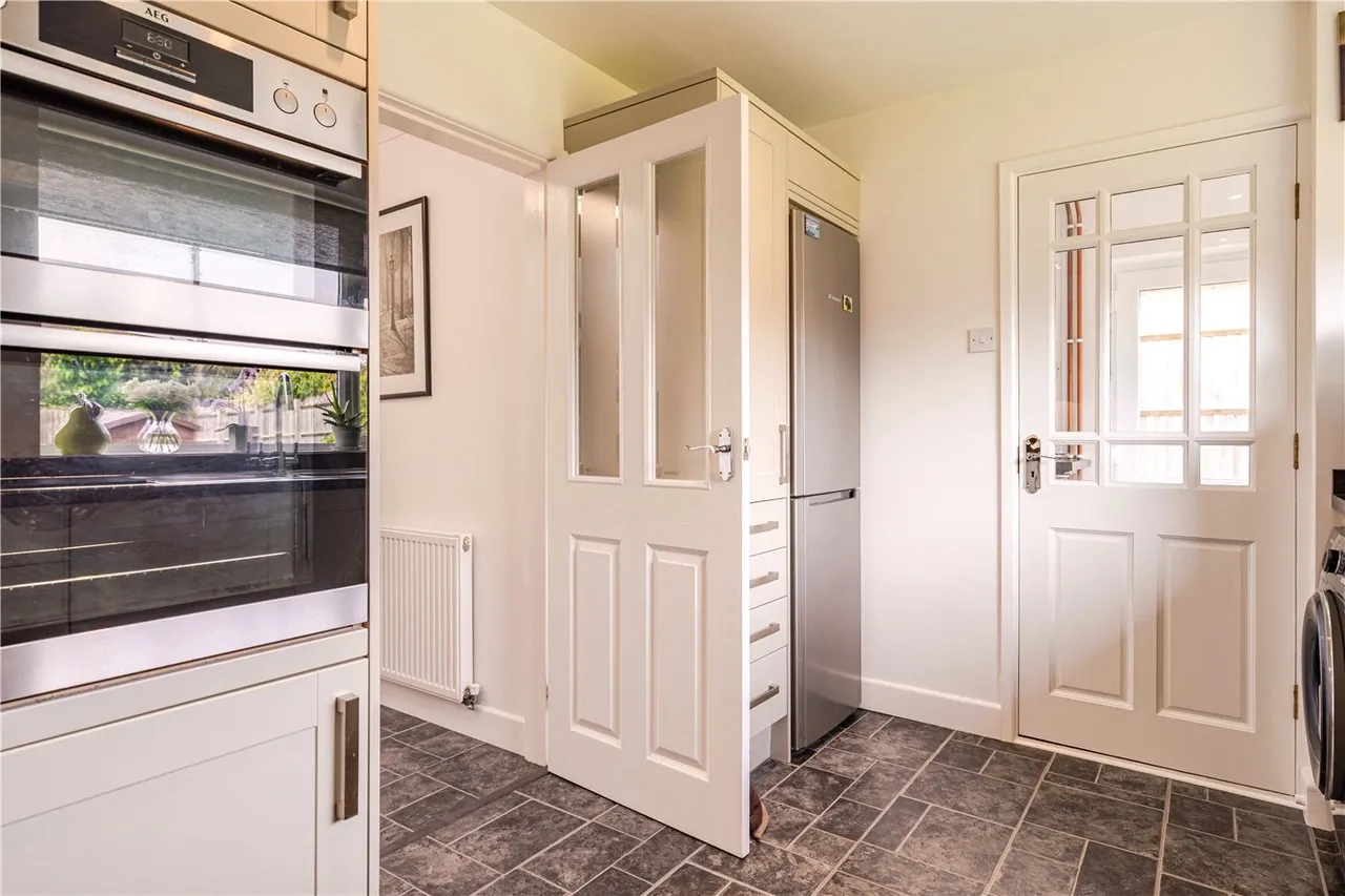 Kineton Road, Gaydon, Warwick, Warwickshire, CV35, photo 2
