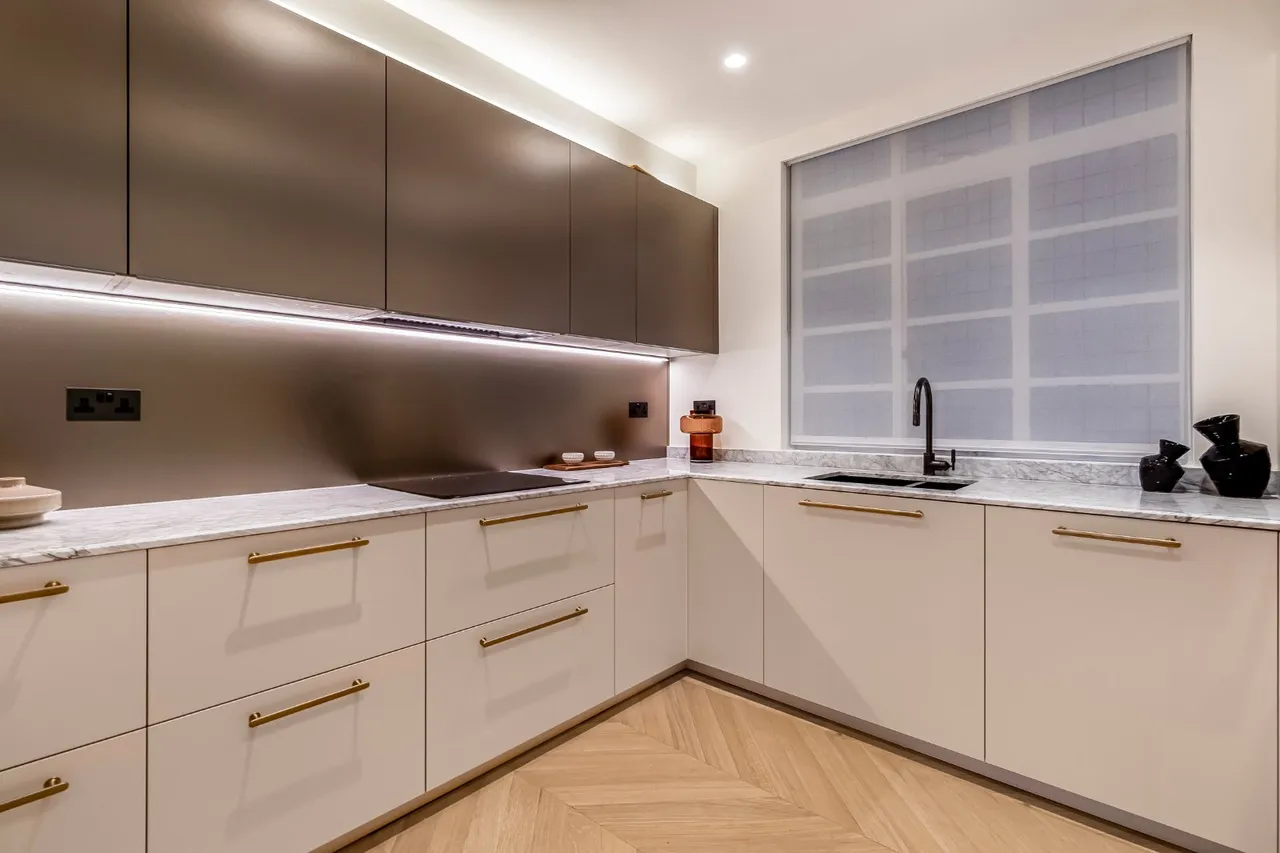 Portman Square, Marylebone, W1H, photo 4