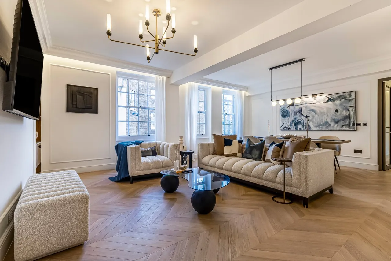 Portman Square, Marylebone, W1H, photo 2