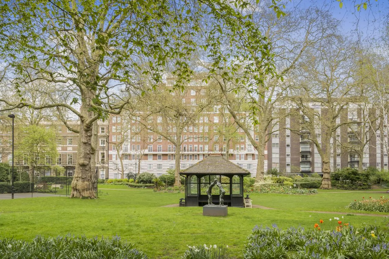 Portman Square, Marylebone, W1H, photo 22