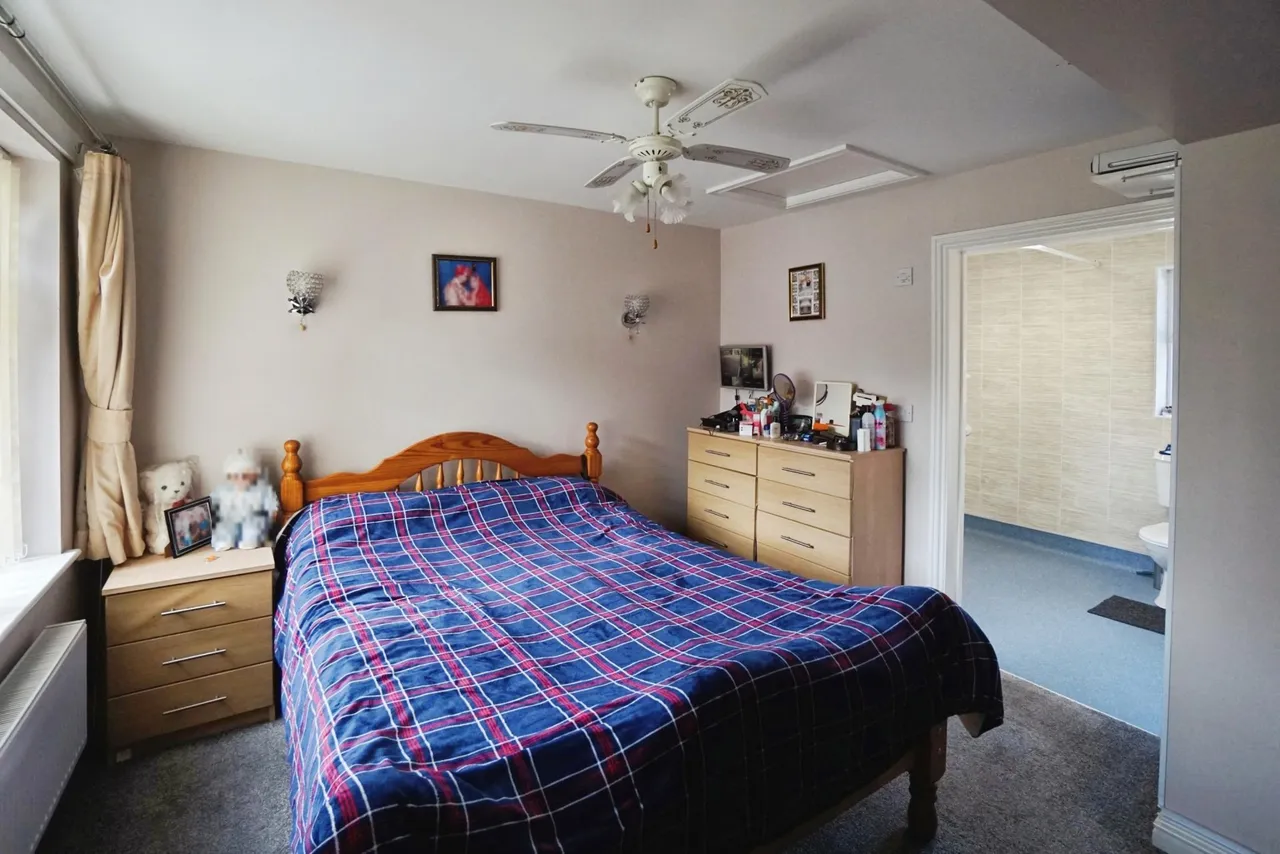 Cox Road, Coseley, WV14, photo 11