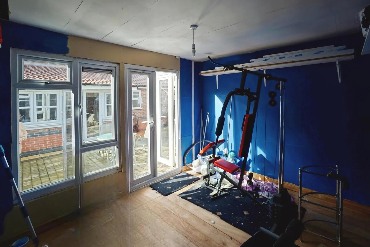 Cox Road, Coseley, WV14, photo 19