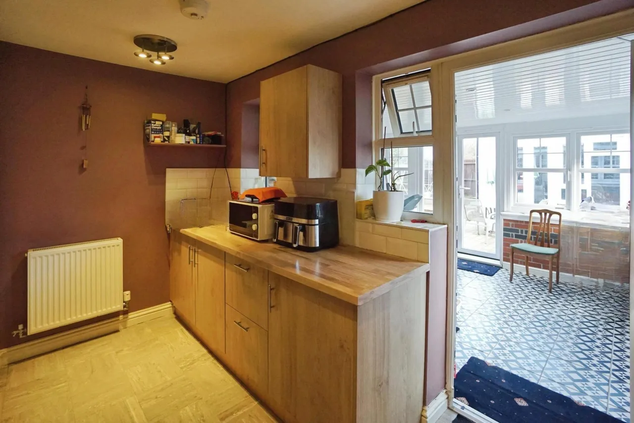 Cox Road, Coseley, WV14, photo 9