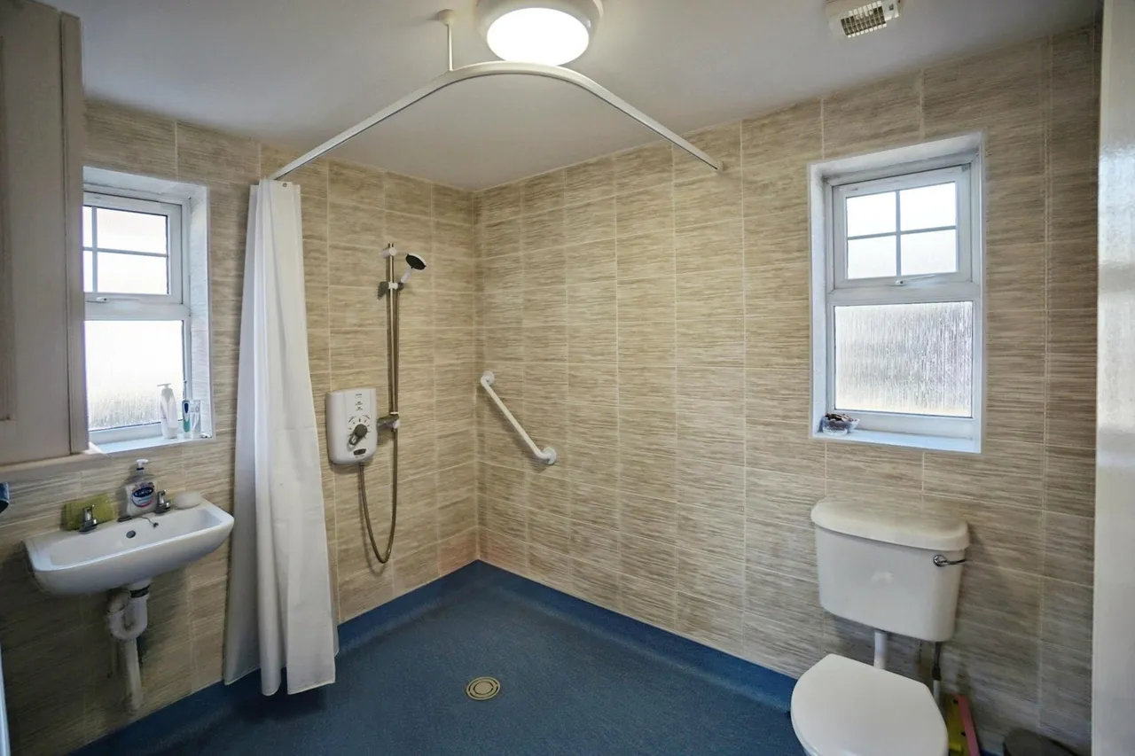 Cox Road, Coseley, WV14, photo 12