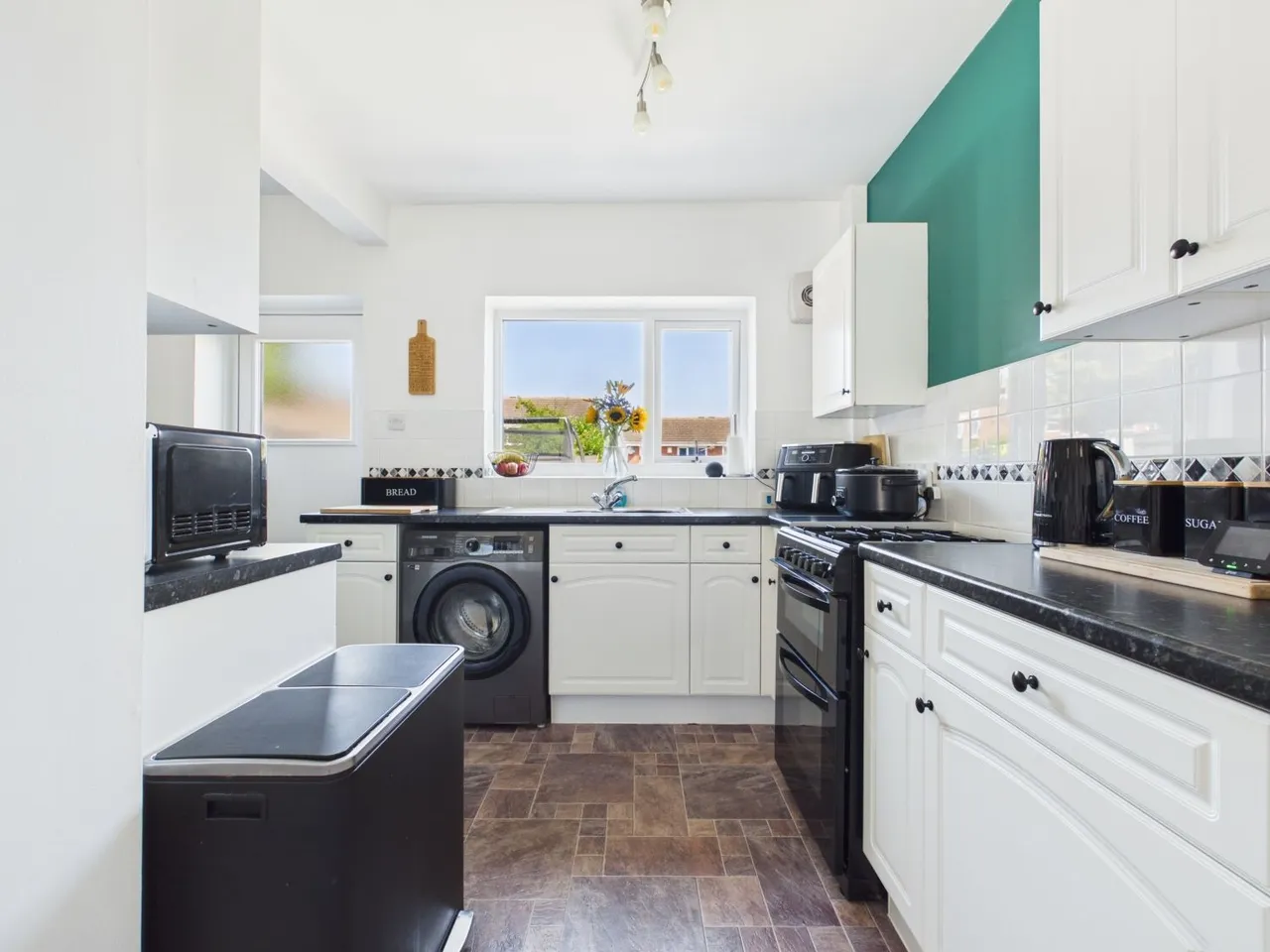 Harewood Road, Wakefield, WF1, photo 6