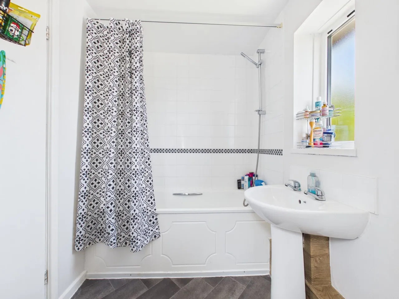Harewood Road, Wakefield, WF1, photo 17