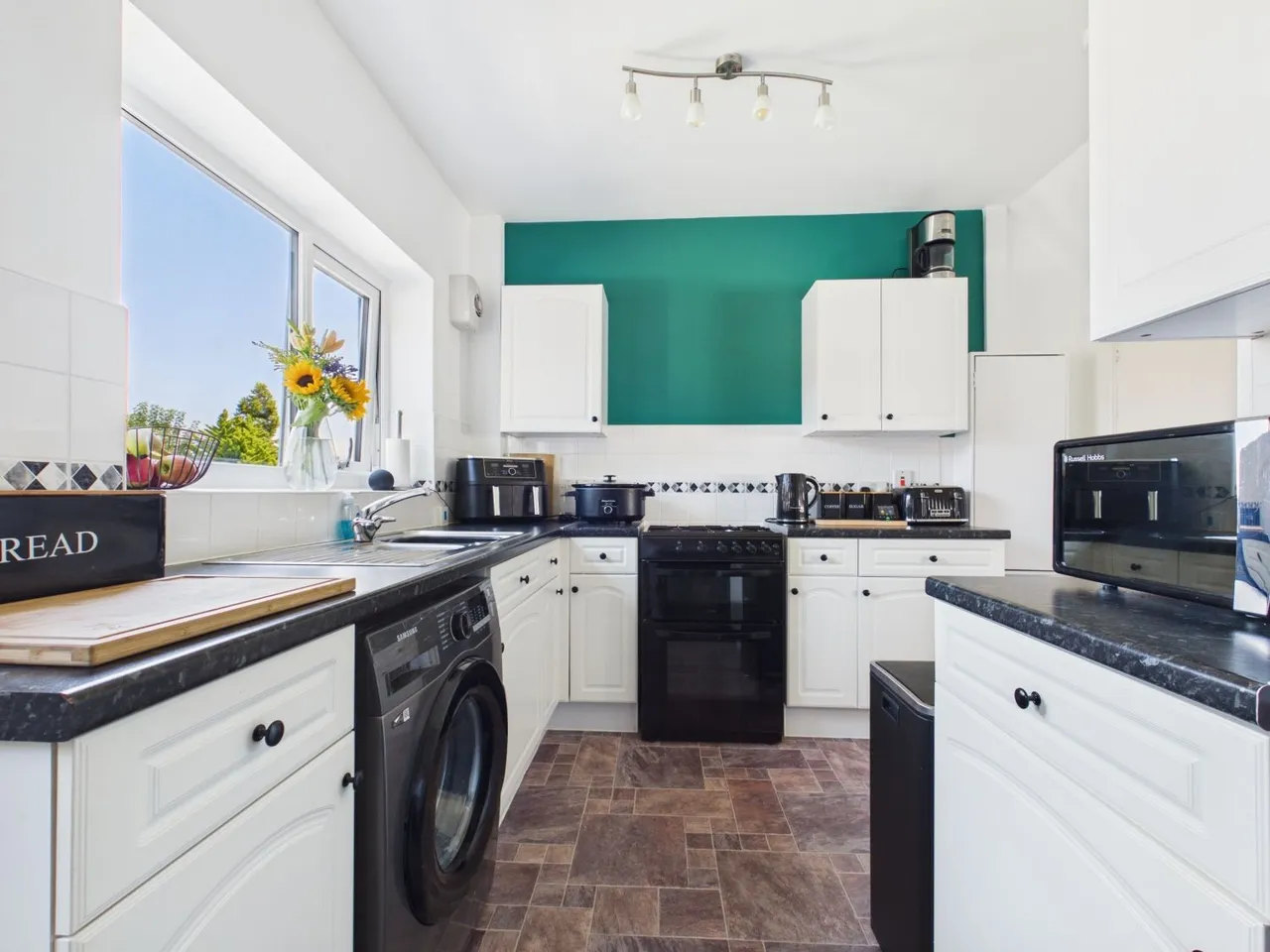 Harewood Road, Wakefield, WF1, photo 10