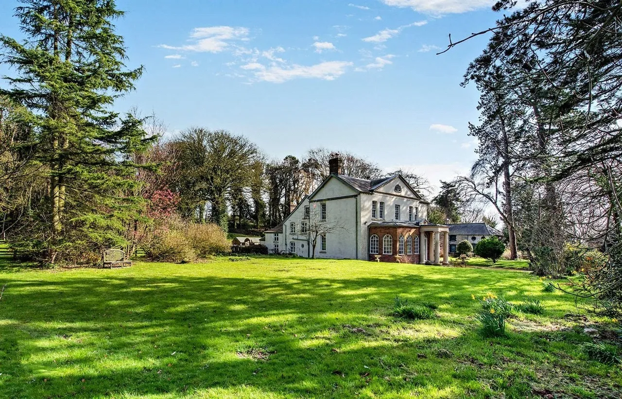 5 bed property for sale, Lixwm, CH8