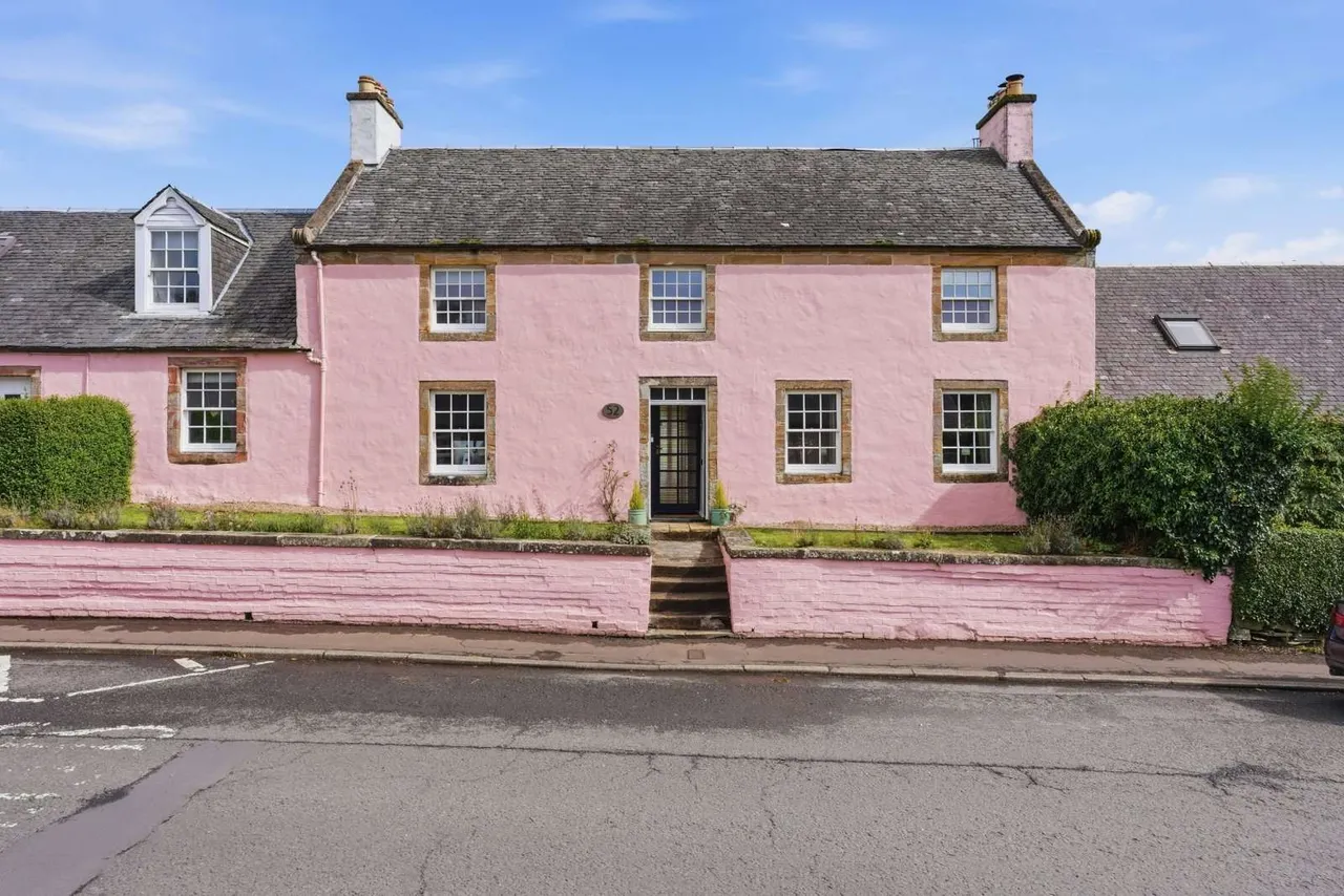4 bed house for sale, Main Road, Fenwick, KA3