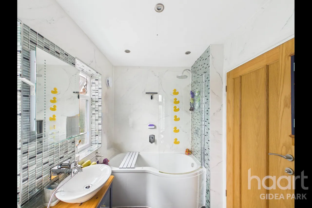 Purbeck Road, Hornchurch, RM11, photo 7