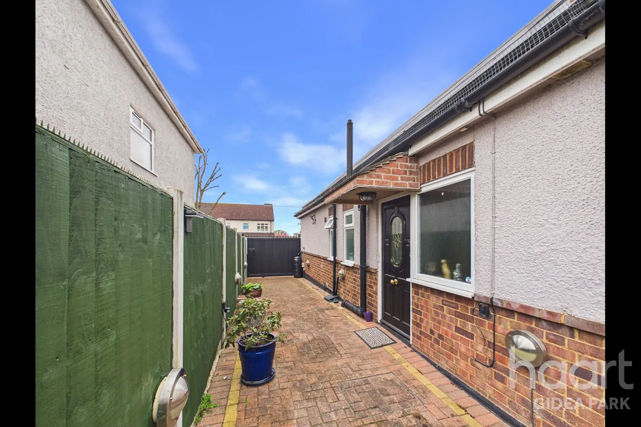 Purbeck Road, Hornchurch, RM11, photo 16