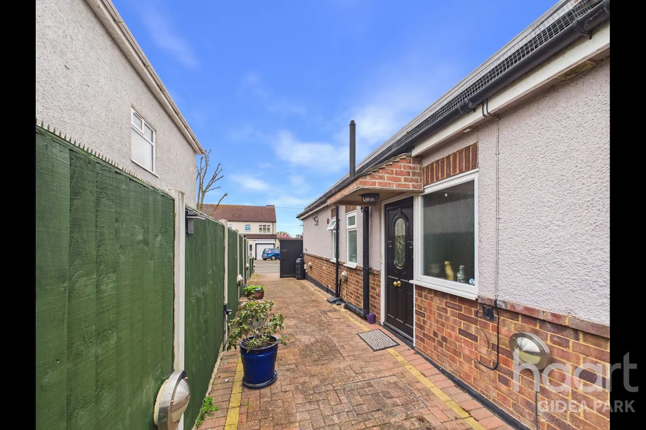 Purbeck Road, Hornchurch, RM11, photo 17