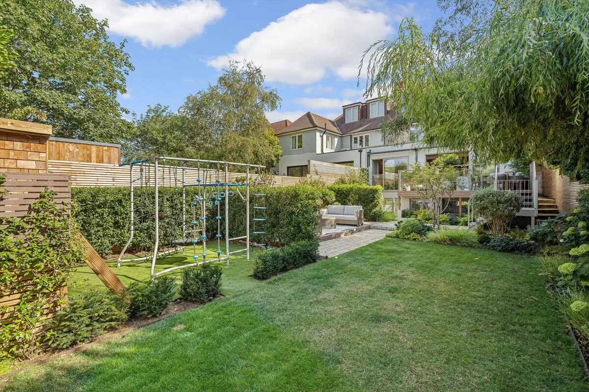 Ellerton Road, London, SW18, photo 32