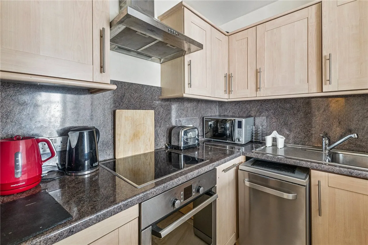 Queens Court, Queensway, W2, photo 3