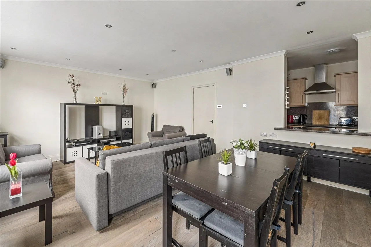 Queens Court, Queensway, W2, photo 4