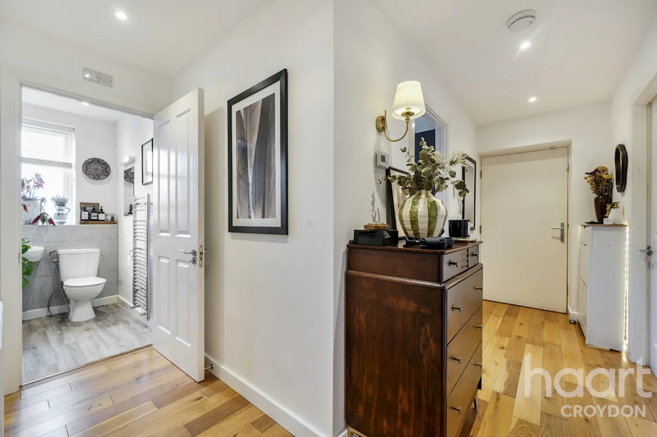 2 bed flat for sale, Montacute Road, Croydon, CR0
